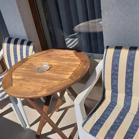 Apartman Close To Gondola-colorful One Bedroom Terrace&fire