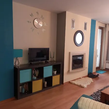 Apartman Close To Gondola-colorful One Bedroom Terrace&fire